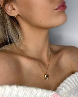 Naszyjnik z balonową literką